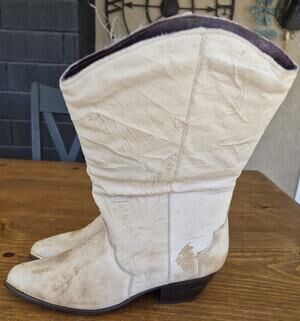 Vintage Dingo Cowboy Boots 17321 in Cream | Women's Size 9